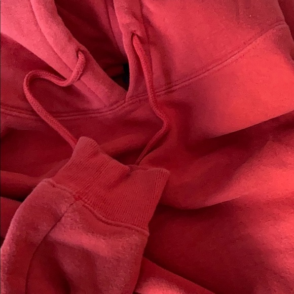 Cropped red hoodie - Picture 3 of 3